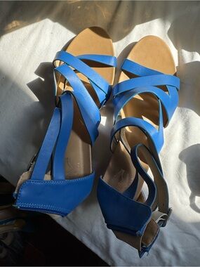 Blue Strappy Women's Sandals - Sleek Summer Comfort